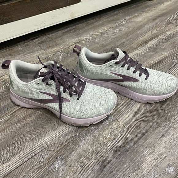 Brooks - Picture 3 of 4